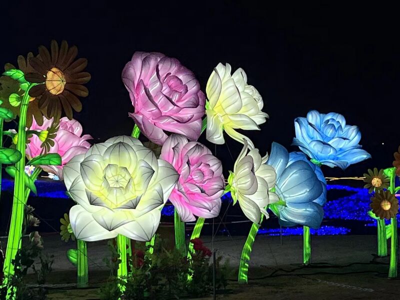 西双版纳花卉园彩灯制作活动，自贡弘扬彩灯匠心呈现