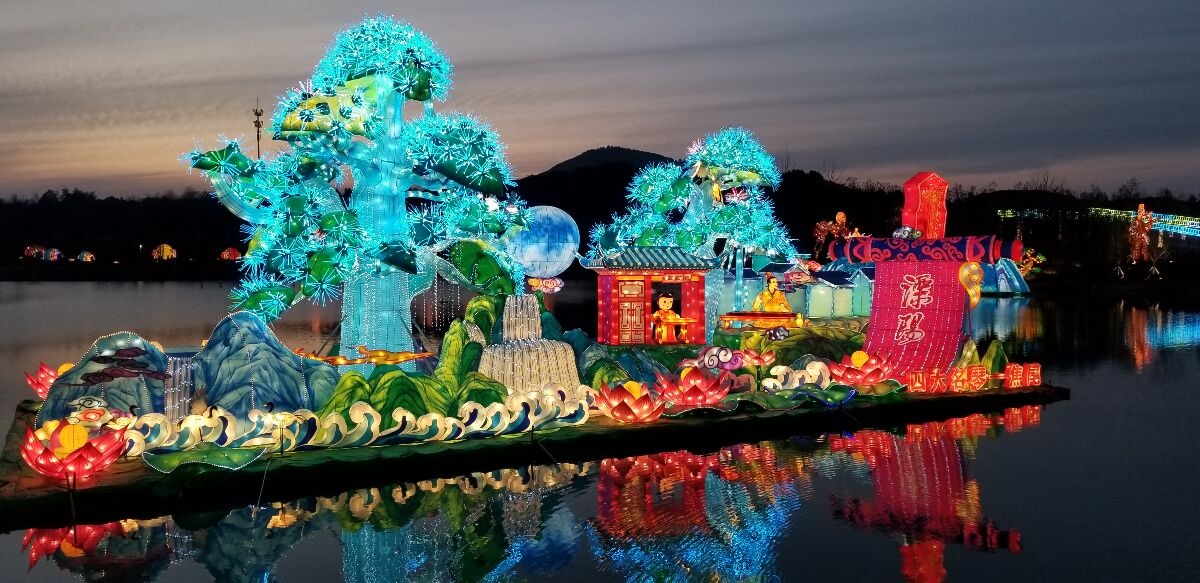 灯影绘牛年，匠艺耀溧阳 —— 自贡彩灯与宝塔湾公园的新春交响(图3)