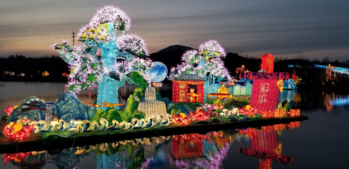 灯影绘牛年，匠艺耀溧阳 —— 自贡彩灯与宝塔湾公园的新春交响(图4)